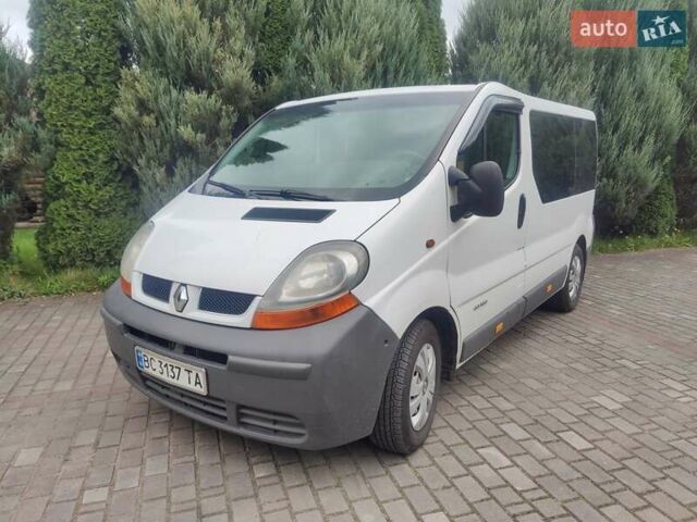 Белый Рено Трафик, объемом двигателя 1.9 л и пробегом 311 тыс. км за 6800 $, фото 1 на Automoto.ua
