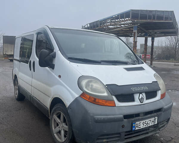Белый Рено Трафик, объемом двигателя 1.9 л и пробегом 380 тыс. км за 6000 $, фото 1 на Automoto.ua