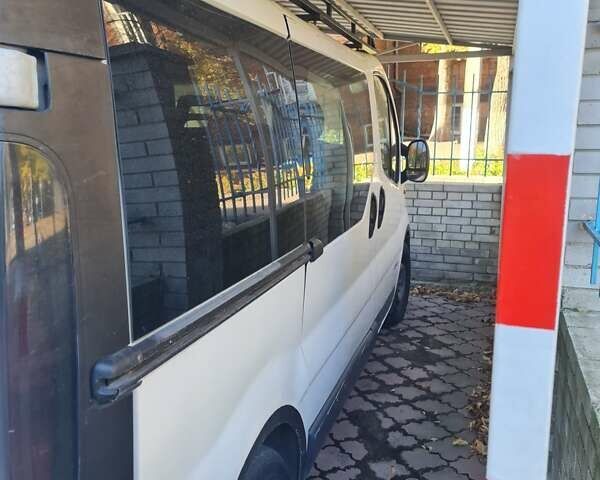 Белый Рено Трафик, объемом двигателя 1.97 л и пробегом 460 тыс. км за 7500 $, фото 1 на Automoto.ua
