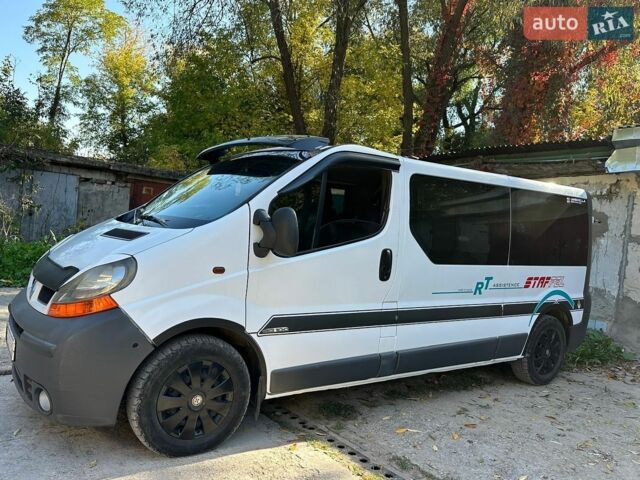 Білий Рено Трафік, об'ємом двигуна 1.9 л та пробігом 240 тис. км за 7700 $, фото 1 на Automoto.ua