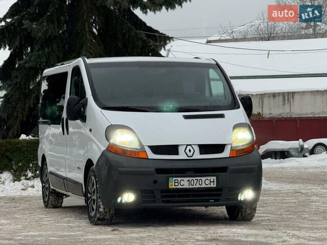 Білий Рено Трафік, об'ємом двигуна 1.9 л та пробігом 458 тис. км за 7999 $, фото 1 на Automoto.ua