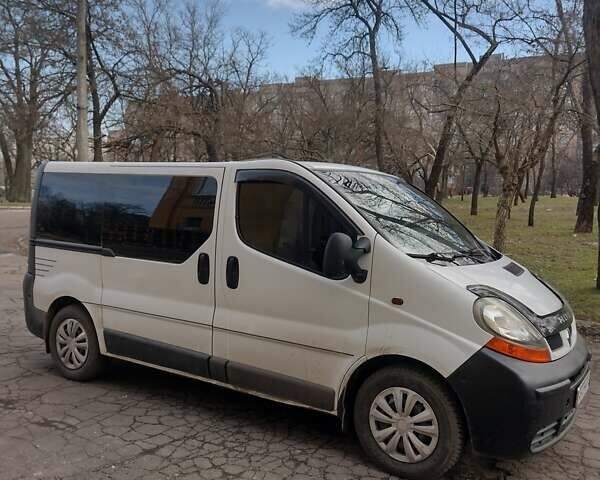 Белый Рено Трафик, объемом двигателя 1.9 л и пробегом 350 тыс. км за 8444 $, фото 1 на Automoto.ua