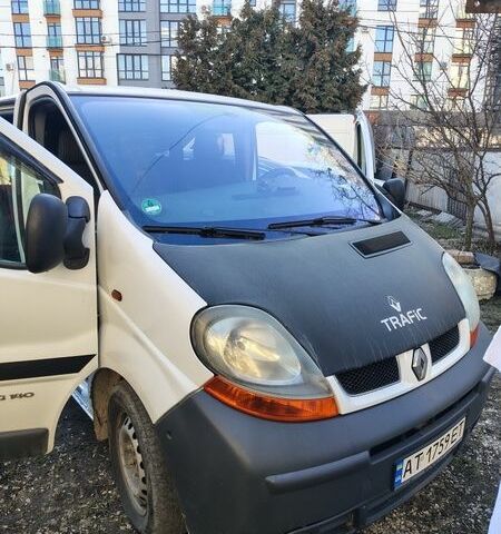Белый Рено Трафик, объемом двигателя 2.46 л и пробегом 398 тыс. км за 7450 $, фото 1 на Automoto.ua