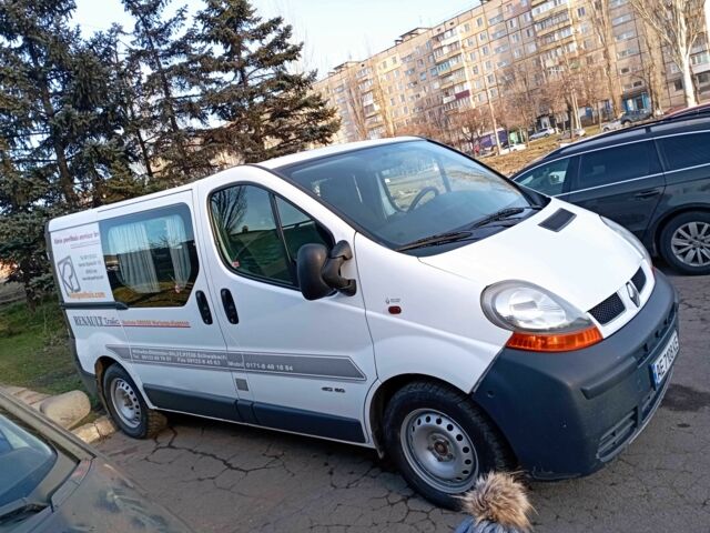 Белый Рено Трафик, объемом двигателя 1.9 л и пробегом 316 тыс. км за 8186 $, фото 1 на Automoto.ua