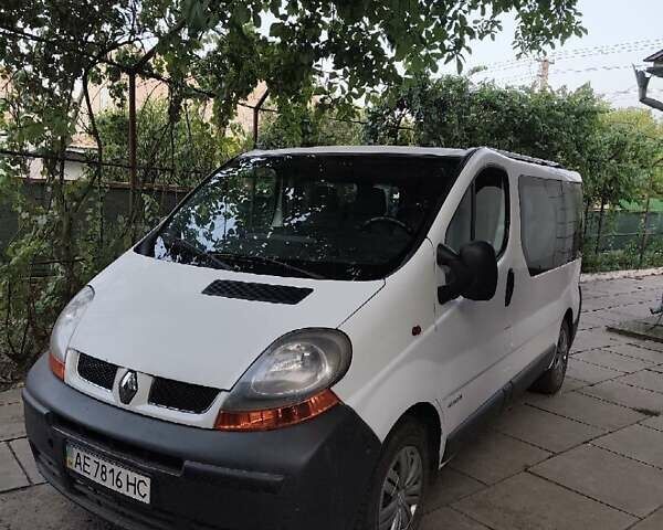 Белый Рено Трафик, объемом двигателя 1.9 л и пробегом 362 тыс. км за 6000 $, фото 1 на Automoto.ua