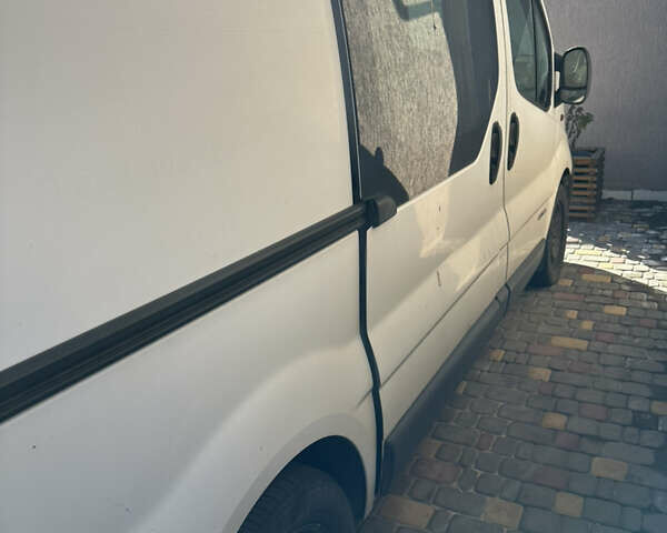 Белый Рено Трафик, объемом двигателя 1.9 л и пробегом 229 тыс. км за 7400 $, фото 1 на Automoto.ua