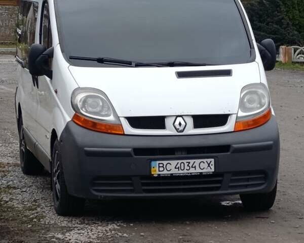 Белый Рено Трафик, объемом двигателя 1.9 л и пробегом 305 тыс. км за 8300 $, фото 1 на Automoto.ua