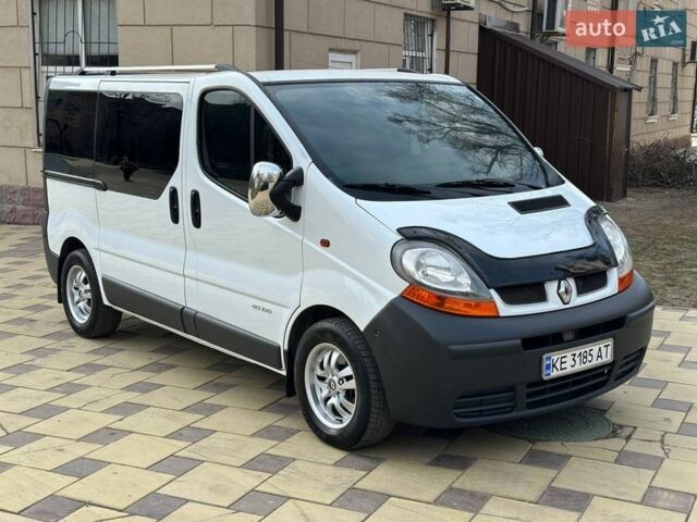 Белый Рено Трафик, объемом двигателя 1.9 л и пробегом 330 тыс. км за 8000 $, фото 1 на Automoto.ua