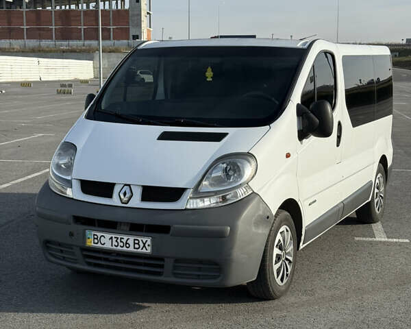 Белый Рено Трафик, объемом двигателя 1.9 л и пробегом 388 тыс. км за 7300 $, фото 1 на Automoto.ua
