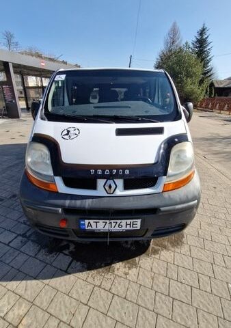 Білий Рено Трафік, об'ємом двигуна 1.9 л та пробігом 382 тис. км за 7500 $, фото 1 на Automoto.ua