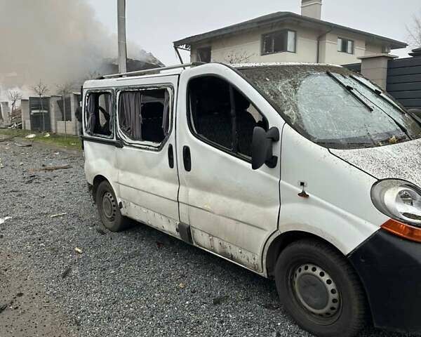 Белый Рено Трафик, объемом двигателя 1.9 л и пробегом 300 тыс. км за 3000 $, фото 1 на Automoto.ua