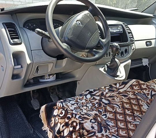 Білий Рено Трафік, об'ємом двигуна 1.87 л та пробігом 330 тис. км за 6600 $, фото 1 на Automoto.ua