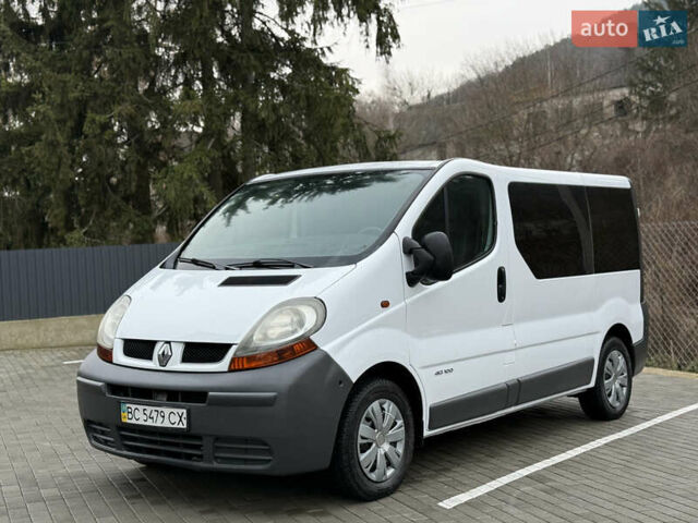 Белый Рено Трафик, объемом двигателя 1.9 л и пробегом 437 тыс. км за 8000 $, фото 1 на Automoto.ua