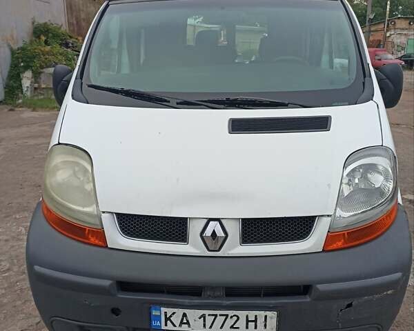 Белый Рено Трафик, объемом двигателя 2.5 л и пробегом 641 тыс. км за 6400 $, фото 1 на Automoto.ua