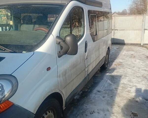 Белый Рено Трафик, объемом двигателя 1.9 л и пробегом 615 тыс. км за 5700 $, фото 1 на Automoto.ua