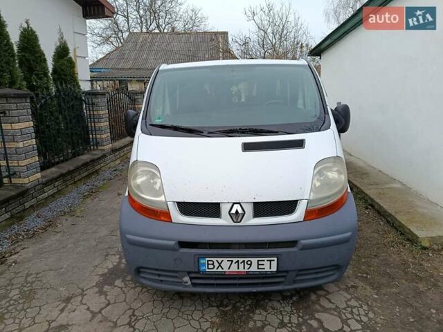 Белый Рено Трафик, объемом двигателя 1.9 л и пробегом 350 тыс. км за 7000 $, фото 1 на Automoto.ua