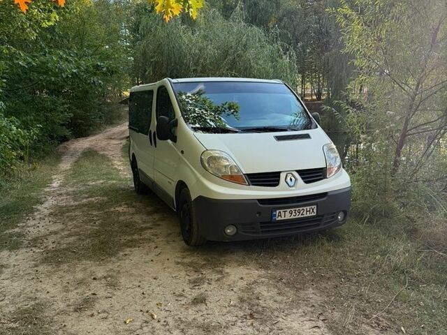 Белый Рено Трафик, объемом двигателя 1.9 л и пробегом 307 тыс. км за 6500 $, фото 1 на Automoto.ua