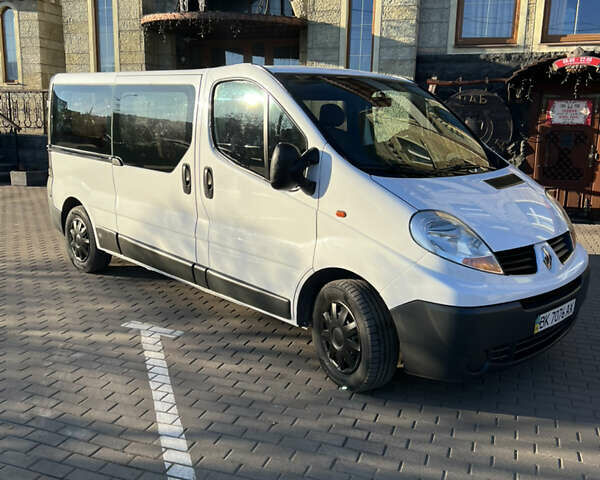 Білий Рено Трафік, об'ємом двигуна 2 л та пробігом 246 тис. км за 8299 $, фото 1 на Automoto.ua