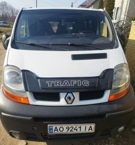 Белый Рено Трафик, объемом двигателя 1.87 л и пробегом 307 тыс. км за 7900 $, фото 1 на Automoto.ua