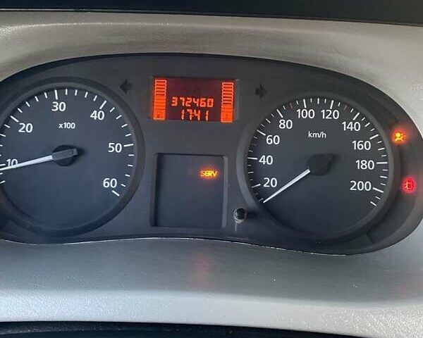 Белый Рено Трафик, объемом двигателя 1.9 л и пробегом 372 тыс. км за 6900 $, фото 1 на Automoto.ua