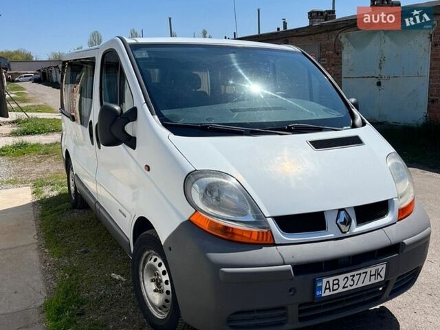 Белый Рено Трафик, объемом двигателя 1.9 л и пробегом 205 тыс. км за 6800 $, фото 1 на Automoto.ua