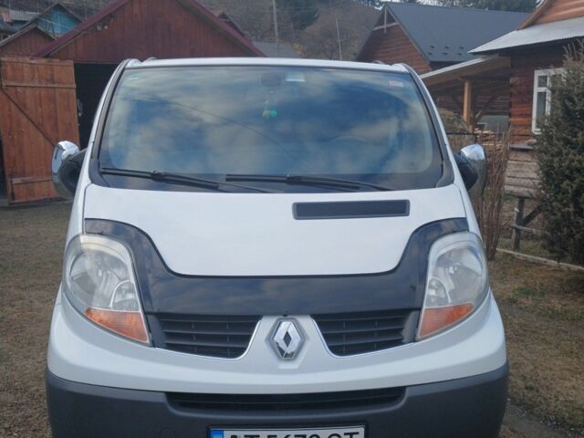 Белый Рено Трафик, объемом двигателя 2 л и пробегом 343 тыс. км за 9350 $, фото 1 на Automoto.ua