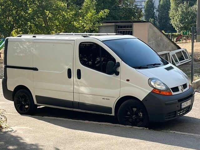 Белый Рено Трафик, объемом двигателя 1.9 л и пробегом 330 тыс. км за 7700 $, фото 1 на Automoto.ua