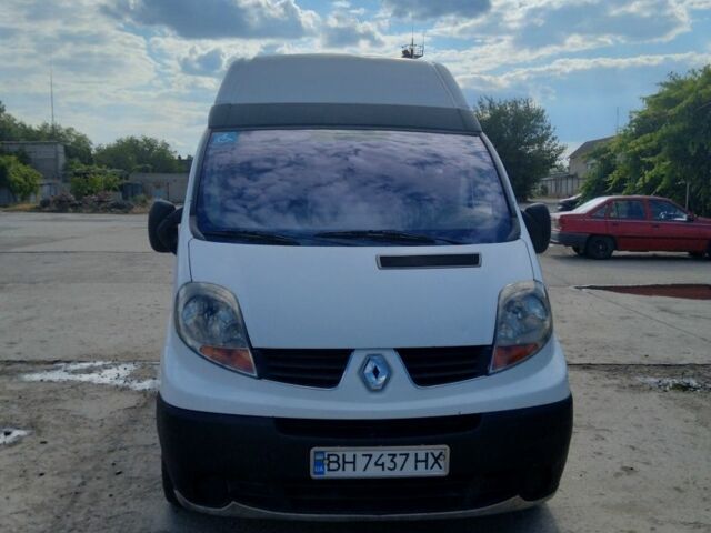 Белый Рено Трафик, объемом двигателя 2.5 л и пробегом 40 тыс. км за 7400 $, фото 1 на Automoto.ua