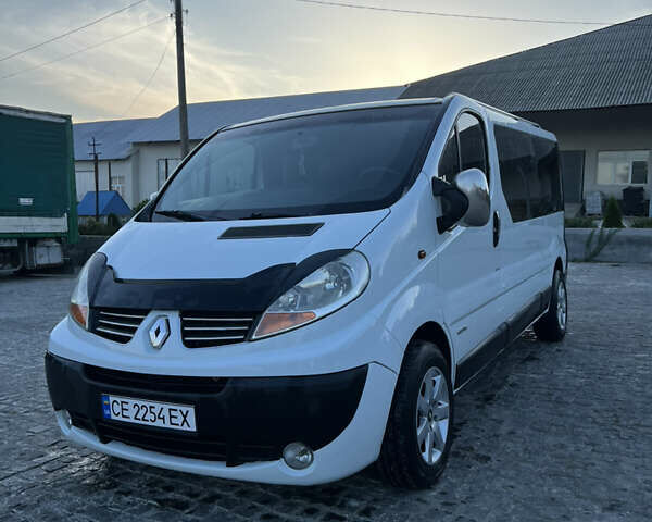 Белый Рено Трафик, объемом двигателя 2 л и пробегом 331 тыс. км за 8900 $, фото 1 на Automoto.ua