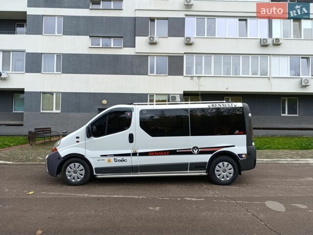 Білий Рено Трафік, об'ємом двигуна 2.5 л та пробігом 274 тис. км за 7800 $, фото 1 на Automoto.ua