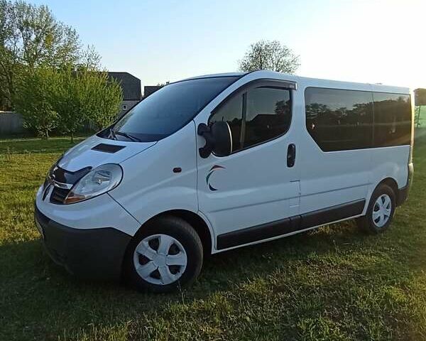 Білий Рено Трафік, об'ємом двигуна 2 л та пробігом 350 тис. км за 7700 $, фото 1 на Automoto.ua