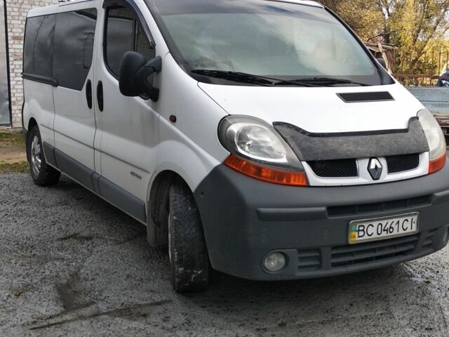 Белый Рено Трафик, объемом двигателя 1.9 л и пробегом 330 тыс. км за 7500 $, фото 1 на Automoto.ua