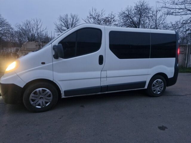 Белый Рено Трафик, объемом двигателя 2 л и пробегом 287 тыс. км за 8500 $, фото 1 на Automoto.ua