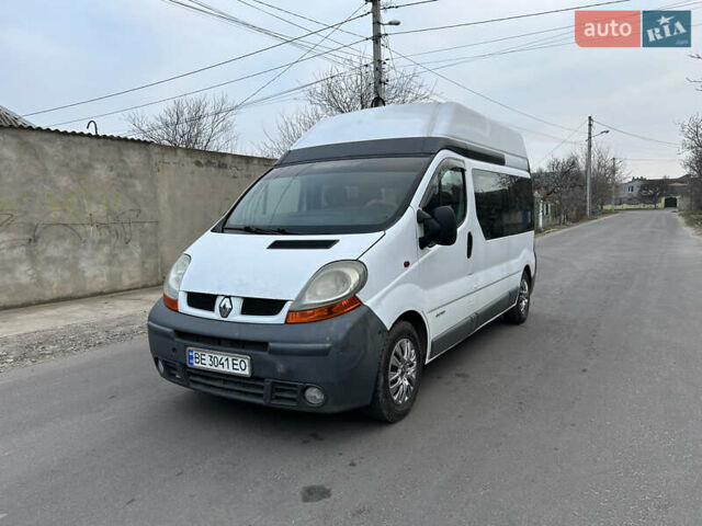Белый Рено Трафик, объемом двигателя 2.5 л и пробегом 321 тыс. км за 5200 $, фото 1 на Automoto.ua