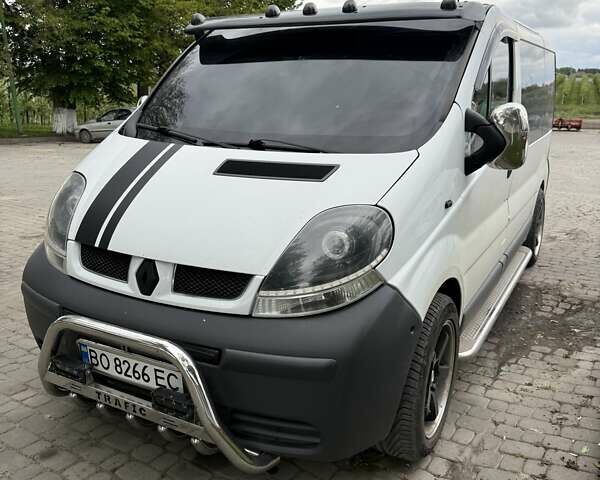 Білий Рено Трафік, об'ємом двигуна 1.9 л та пробігом 370 тис. км за 8100 $, фото 1 на Automoto.ua
