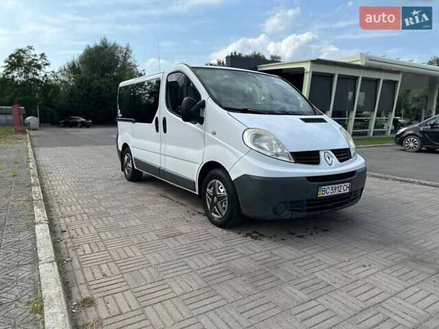 Белый Рено Трафик, объемом двигателя 2 л и пробегом 347 тыс. км за 8200 $, фото 1 на Automoto.ua