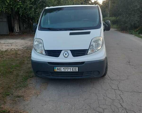 Белый Рено Трафик, объемом двигателя 2 л и пробегом 296 тыс. км за 8000 $, фото 1 на Automoto.ua