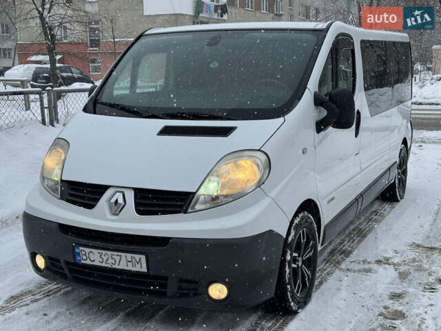 Белый Рено Трафик, объемом двигателя 2.46 л и пробегом 290 тыс. км за 9750 $, фото 1 на Automoto.ua