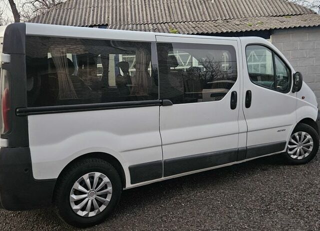 Белый Рено Трафик, объемом двигателя 2 л и пробегом 230 тыс. км за 8800 $, фото 1 на Automoto.ua