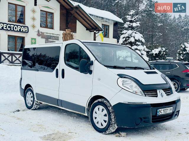 Белый Рено Трафик, объемом двигателя 2 л и пробегом 241 тыс. км за 7950 $, фото 1 на Automoto.ua