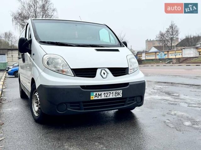 Белый Рено Трафик, объемом двигателя 2 л и пробегом 378 тыс. км за 8200 $, фото 1 на Automoto.ua