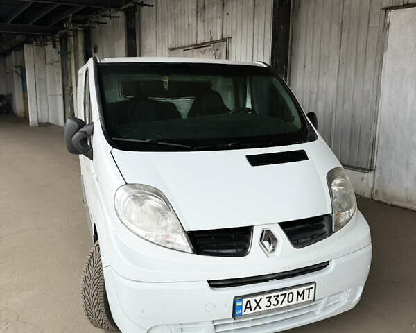 Білий Рено Трафік, об'ємом двигуна 2 л та пробігом 372 тис. км за 6400 $, фото 1 на Automoto.ua
