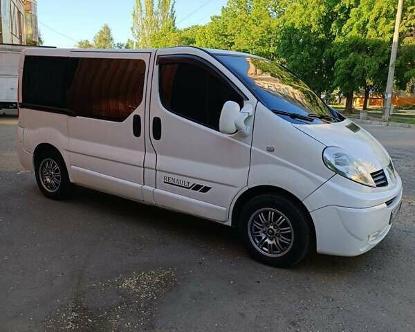 Белый Рено Трафик, объемом двигателя 2 л и пробегом 327 тыс. км за 7300 $, фото 1 на Automoto.ua