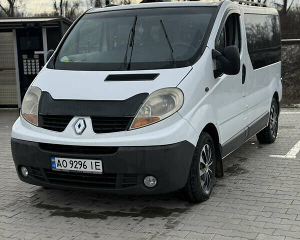 Білий Рено Трафік, об'ємом двигуна 2 л та пробігом 350 тис. км за 7800 $, фото 1 на Automoto.ua