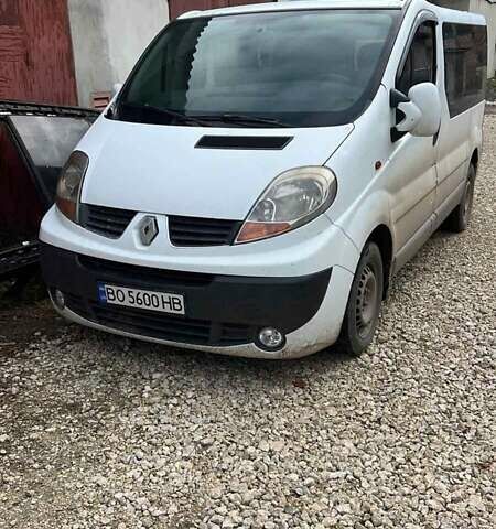 Белый Рено Трафик, объемом двигателя 2 л и пробегом 250 тыс. км за 5500 $, фото 1 на Automoto.ua