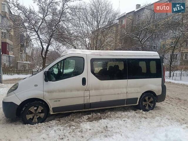Белый Рено Трафик, объемом двигателя 2 л и пробегом 245 тыс. км за 7772 $, фото 1 на Automoto.ua