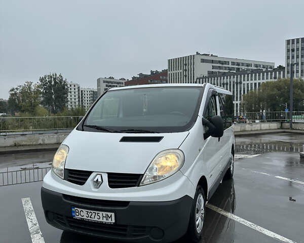 Белый Рено Трафик, объемом двигателя 2 л и пробегом 350 тыс. км за 8500 $, фото 1 на Automoto.ua