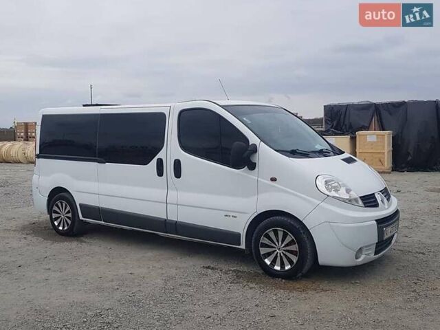 Белый Рено Трафик, объемом двигателя 2 л и пробегом 470 тыс. км за 10499 $, фото 1 на Automoto.ua