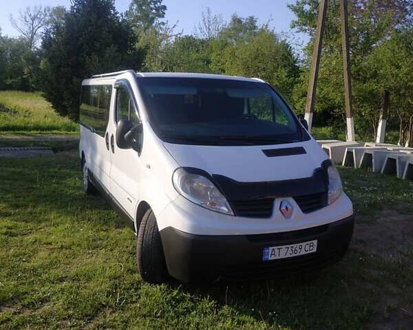 Белый Рено Трафик, объемом двигателя 2 л и пробегом 218 тыс. км за 10300 $, фото 1 на Automoto.ua
