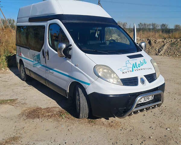Белый Рено Трафик, объемом двигателя 2 л и пробегом 381 тыс. км за 7900 $, фото 1 на Automoto.ua